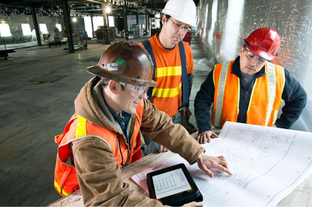 Hassle-Free Management Tools For Commercial Contractors - Featured Image