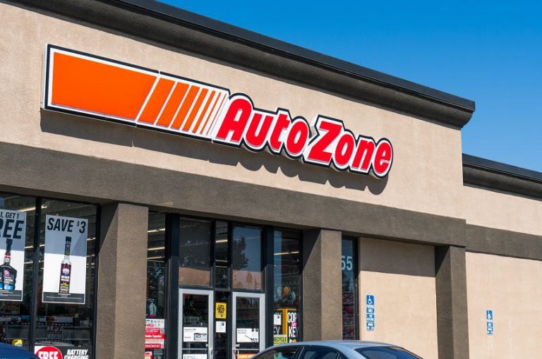 AutoZone Vs Amazon Can Warehouse Stores Still Compete With E-Commerce Giant-featured Image
