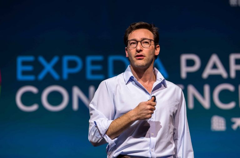 Simon Sinek talks at Expeda Conference