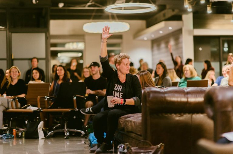 Female entrepreneurs collaborate and discuss at a DSW event