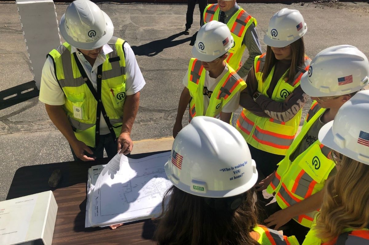 R&O Construction engineers take a job site tour for middle schoolers