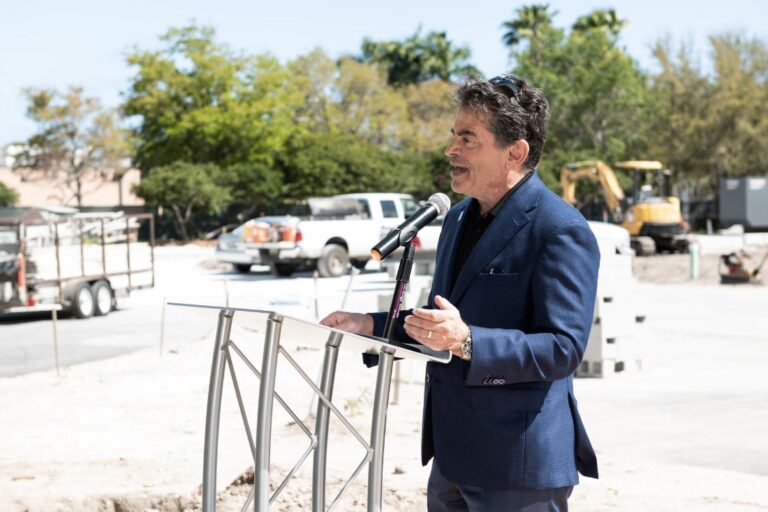 Kaufman Lynn Construction CEO speak in a groundbreaking event