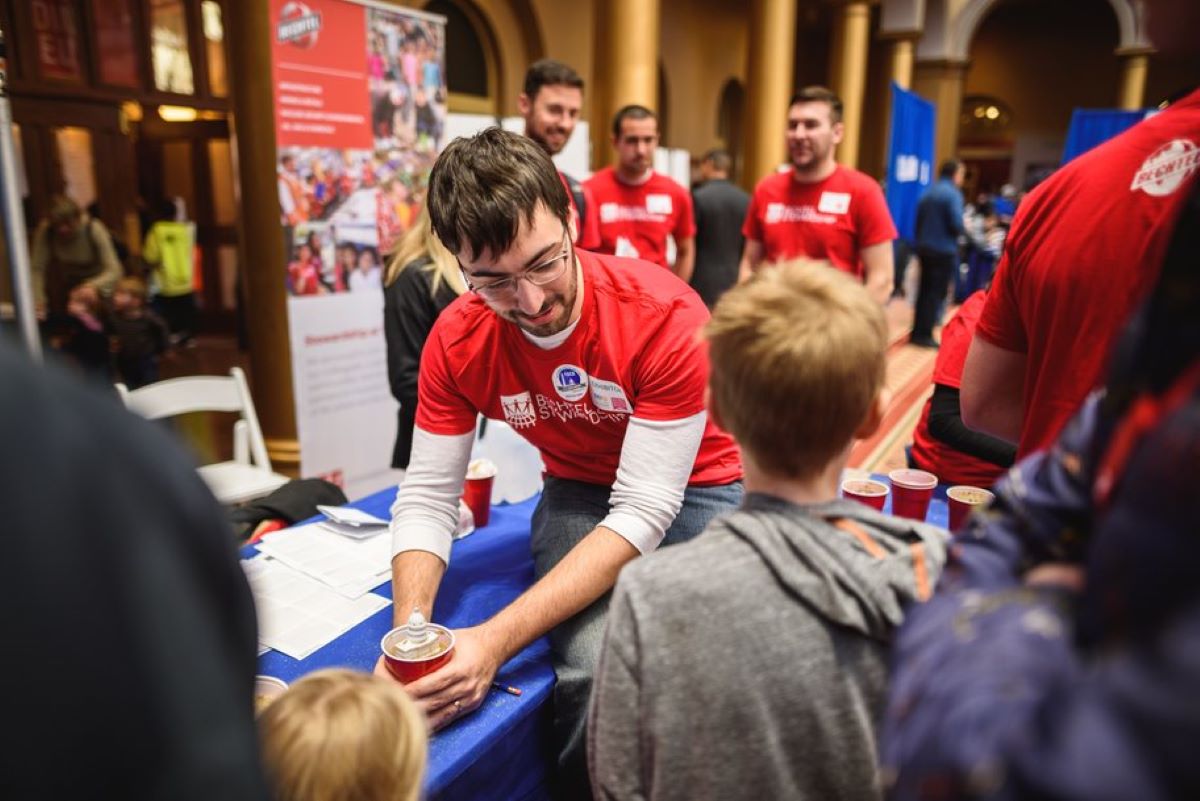 Bechtel engineers collaborate with kids at a trade show