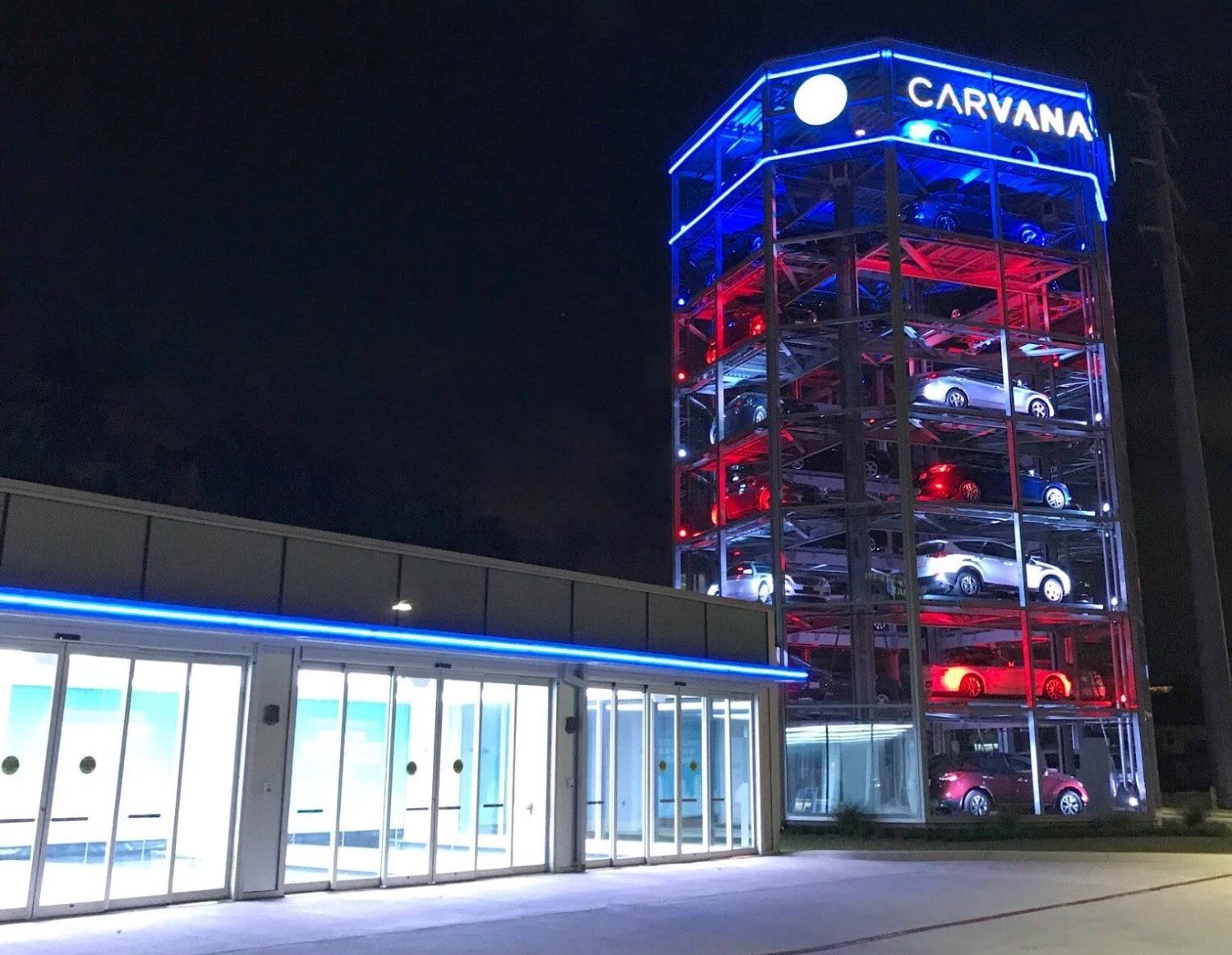 Carvana location with empty store