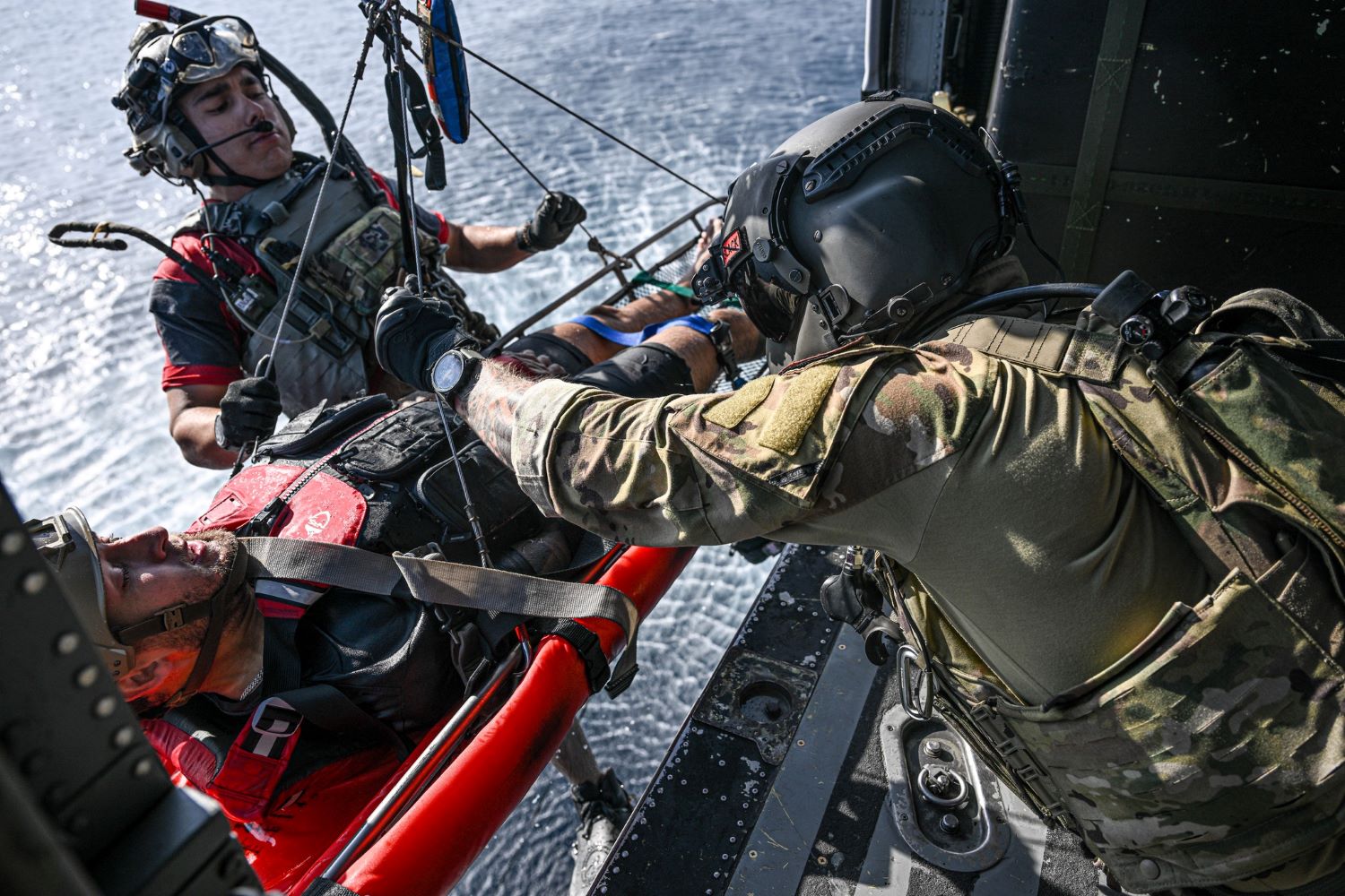 DoD soldier sky diving